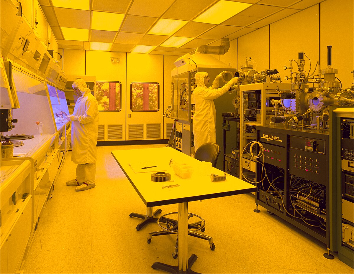 Cleanroom used for the production of silicon-based microchips. Photo credits: Wikimedia Commons